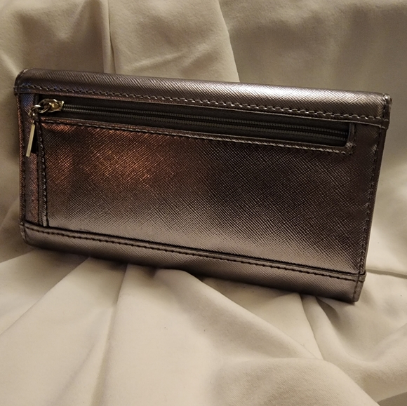 Guess Liya Women's Metallic Silver 3D Flower Detail Trifold Wallet Clutch. - Picture 2 of 4